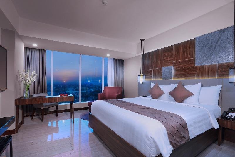 Фото Aston Madiun Hotel & Conference Center
