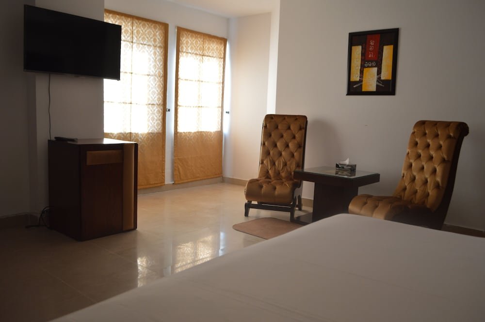 Фото Intellectual Inn Hotel