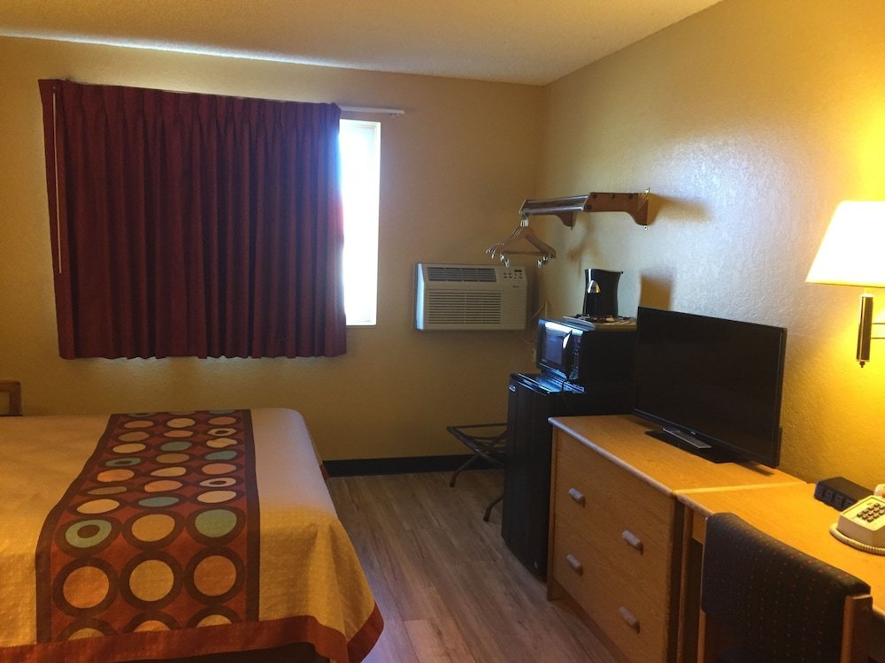 Фото Super 8 by Wyndham Raton