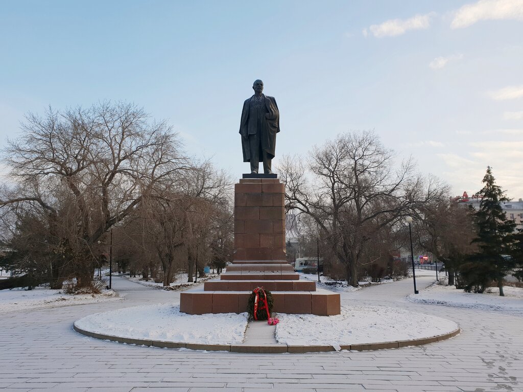 Памятник, мемориал В.И. Ленин, Омск, фото
