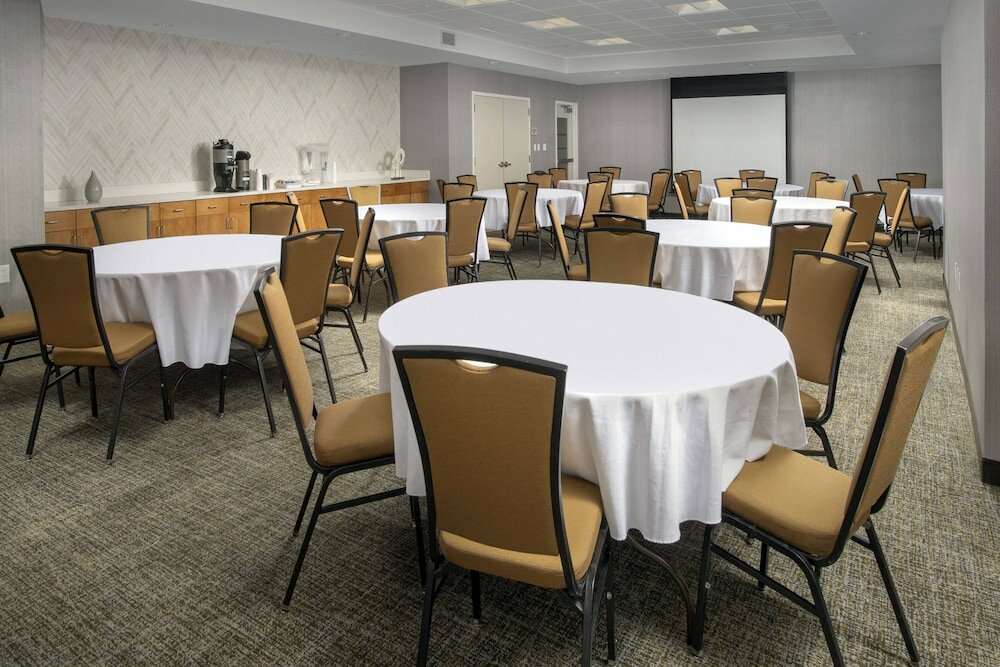 Фото SpringHill Suites Alexandria