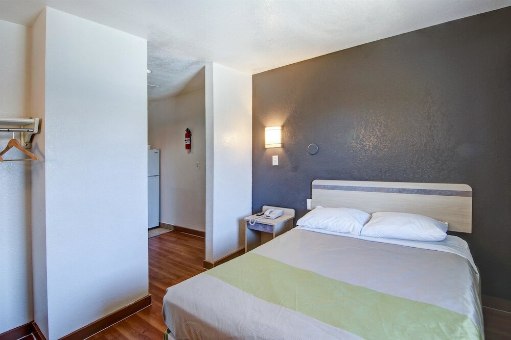 Фото Studio 6 Grand Prairie, Tx