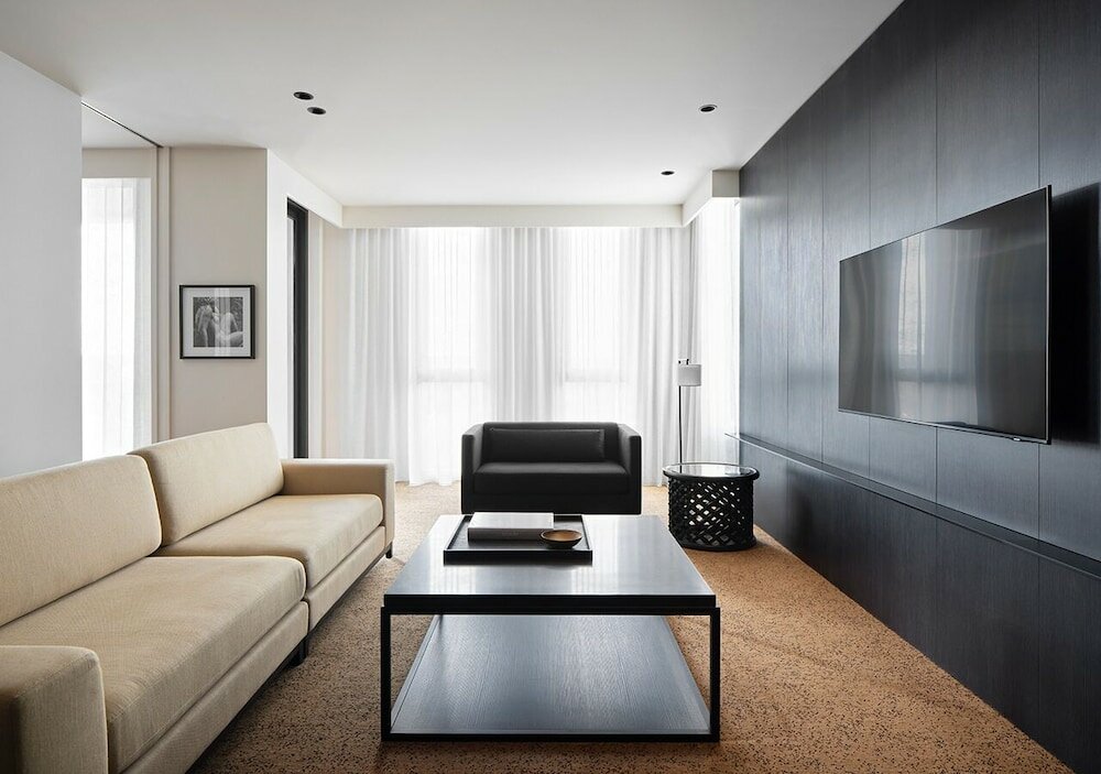 Фото Burbury Hotel & Apartments