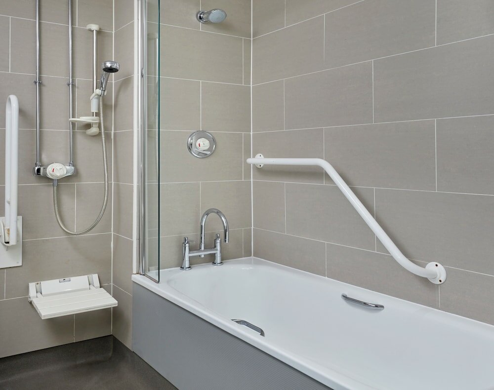 Фото Leonardo Hotel Edinburgh City