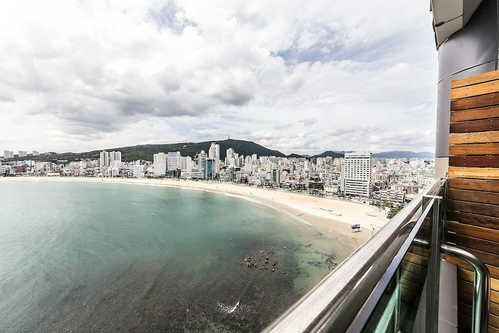 Фото H Avenue Hotel