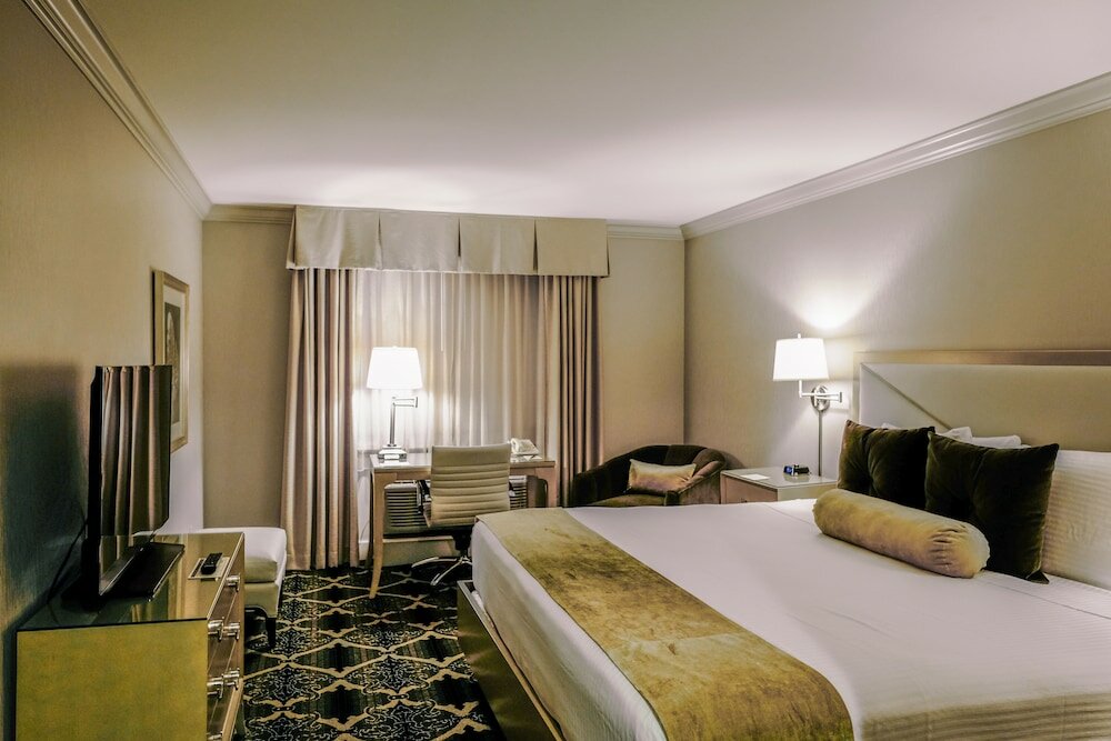 Фото Bell Tower Hotel