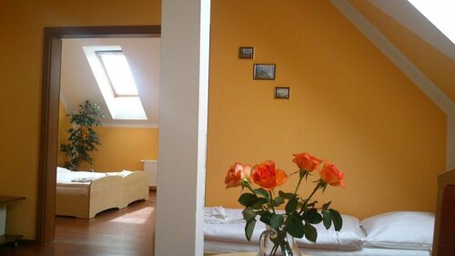 Гостиница Hotel & Motorest V ÚdolÍ ZlatÉho Potoka в Жатеце