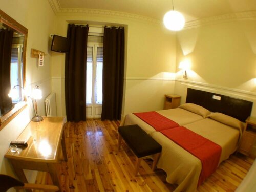 Хостел Hostal Canovas в Куэнке