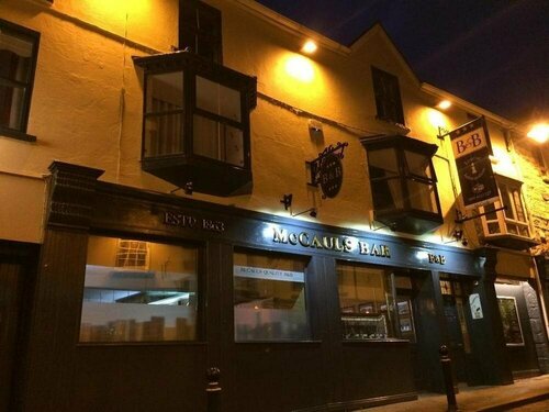 Гостиница McCaul's Bar & Guesthouse в Каване