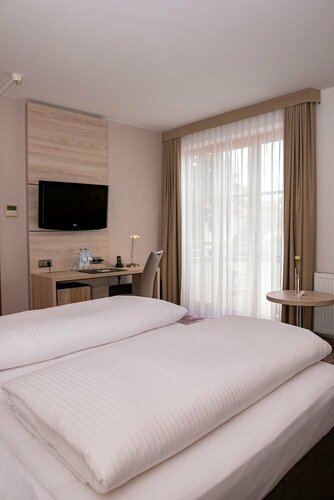 Гостиница Hotel Kastanienhof в Эрдинге