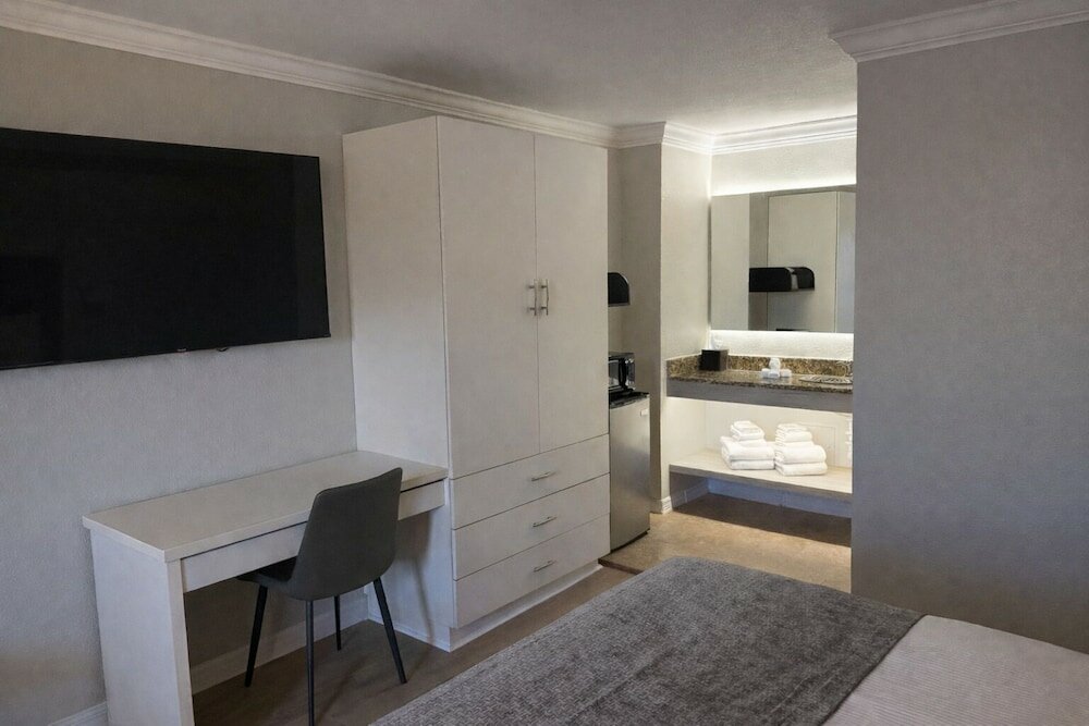Фото SureStay Plus by Best Western Orlando International Drive