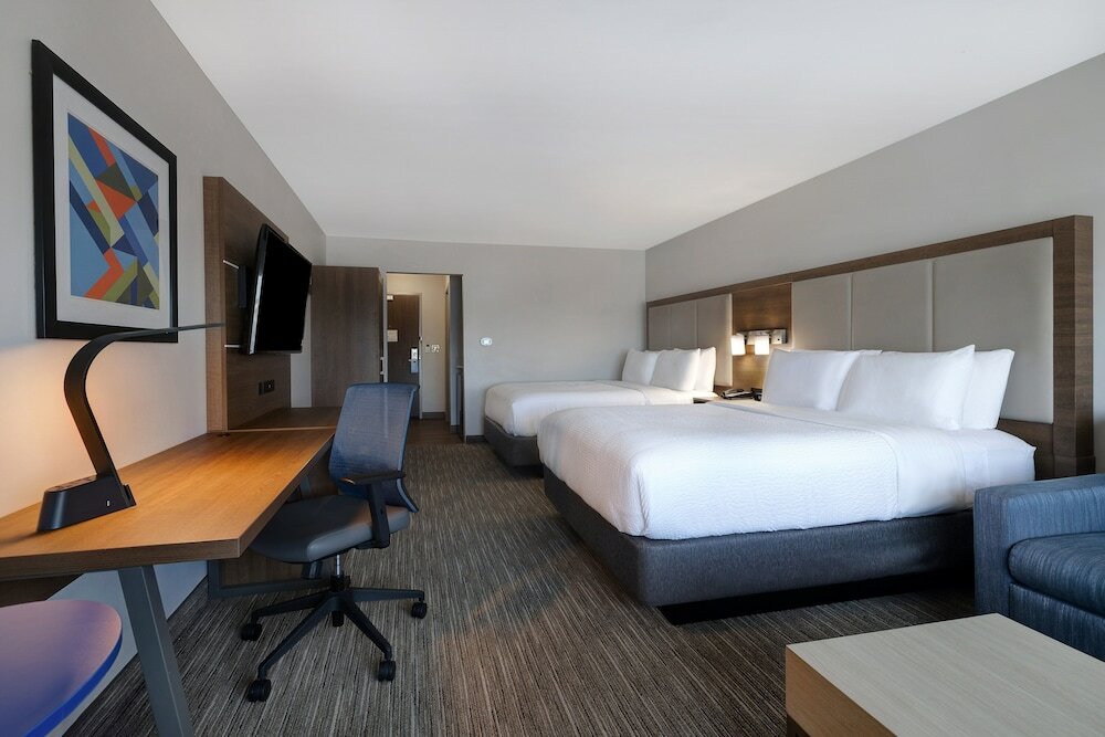 Фото Holiday Inn Express And Suites Detroit Dearborn, an Ihg Hotel