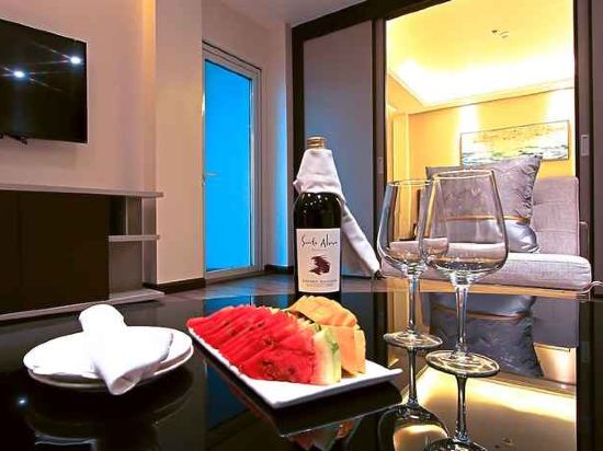 Фото The Marison Hotel