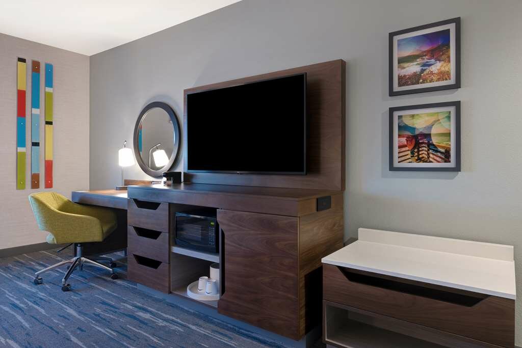 Фото Hampton Inn & Suites Marina