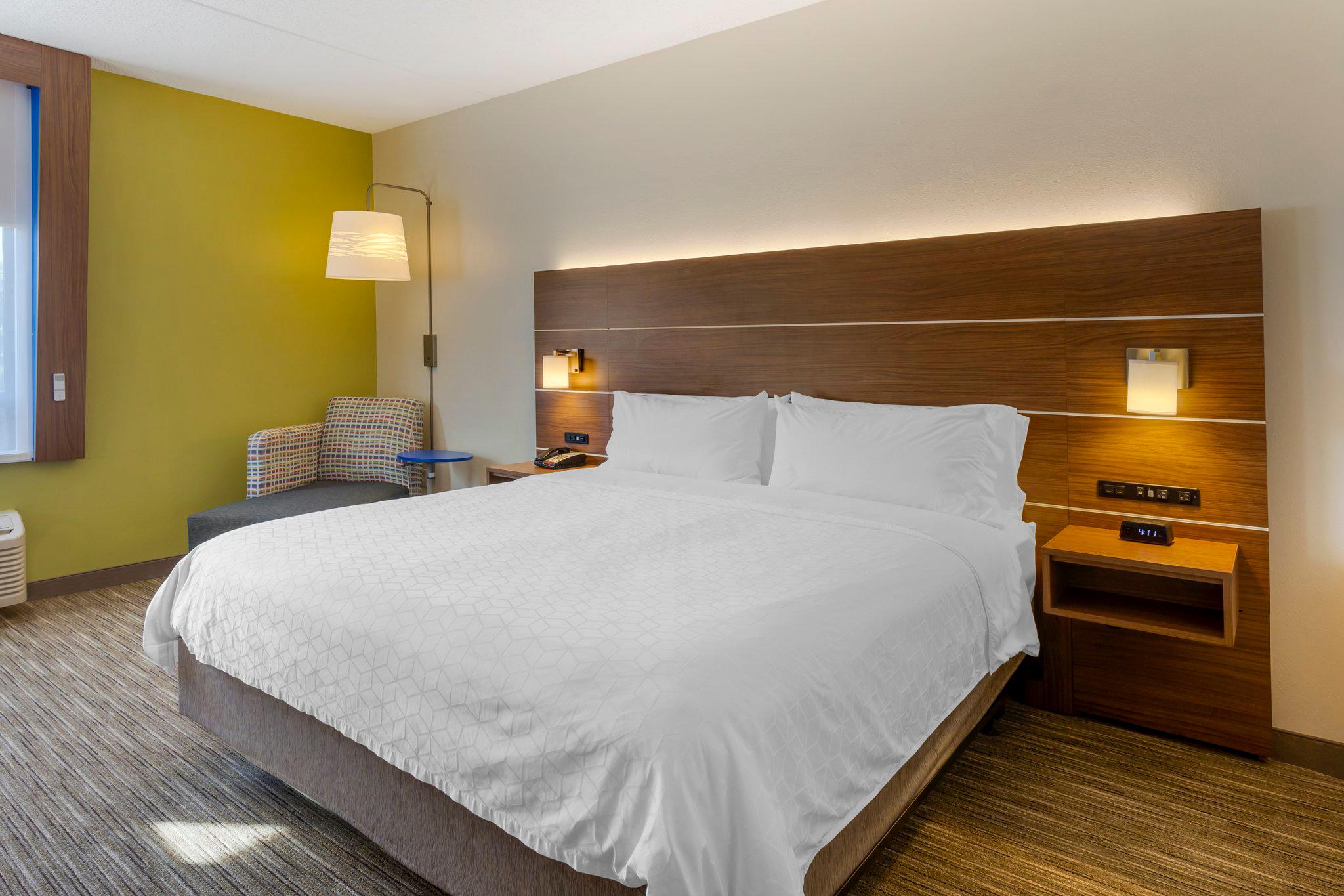 Фото Holiday Inn Express & Suites Harrison