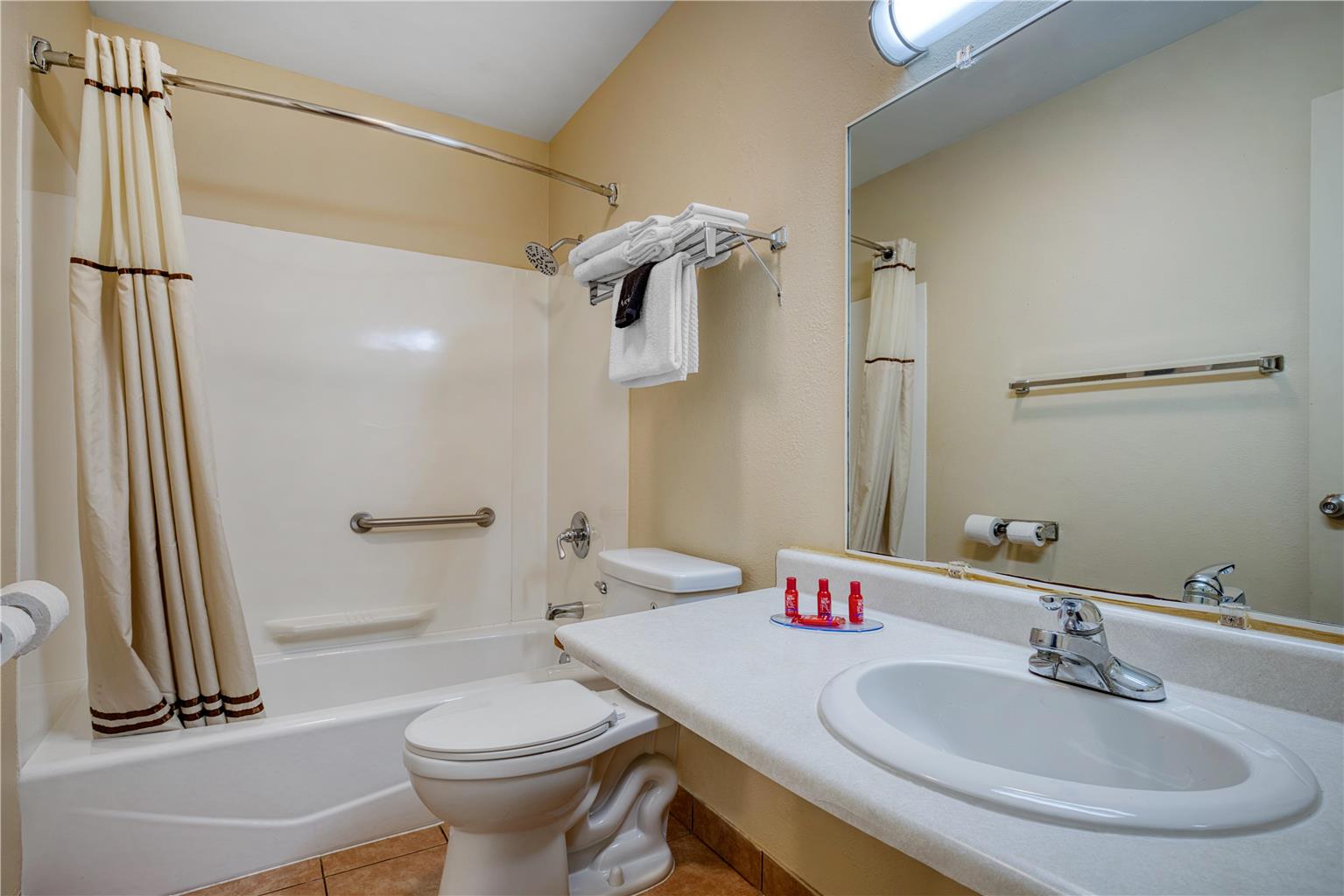 Фото Econo Lodge Massena Hwy 37