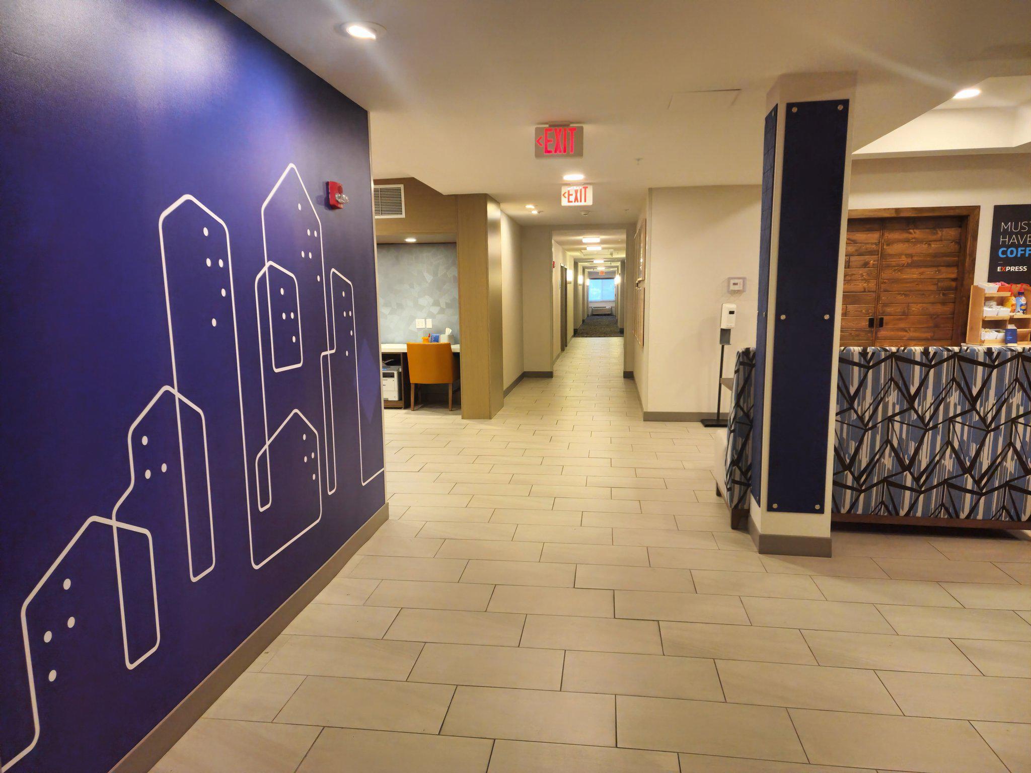 Фото Holiday Inn Express Hotel & Suites Idaho Falls, an Ihg Hotel