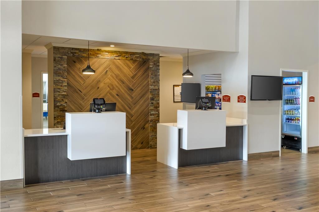 Фото B/w Plus Elizabethtown Inn & Suites