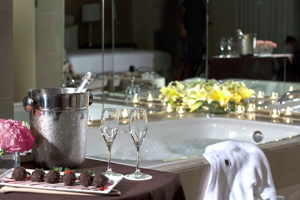 Фото Doubletree by Hilton Hotel Miami Airport & Convention Center