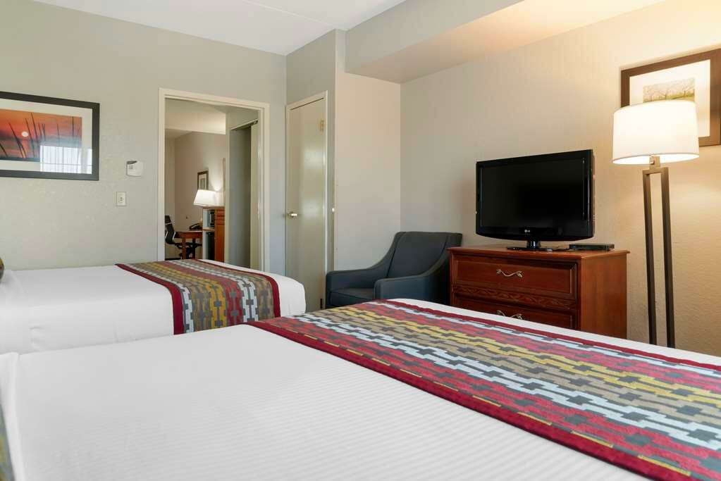 Фото Best Western Executive Inn & Suites