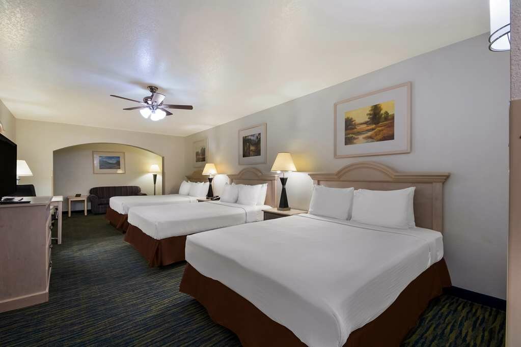 Фото SureStay Hotel by Best Western Falfurrias