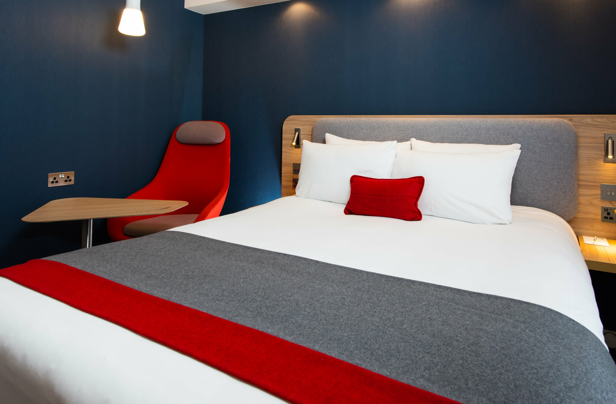 Фото Holiday Inn Express London Hammersmith, an Ihg Hotel