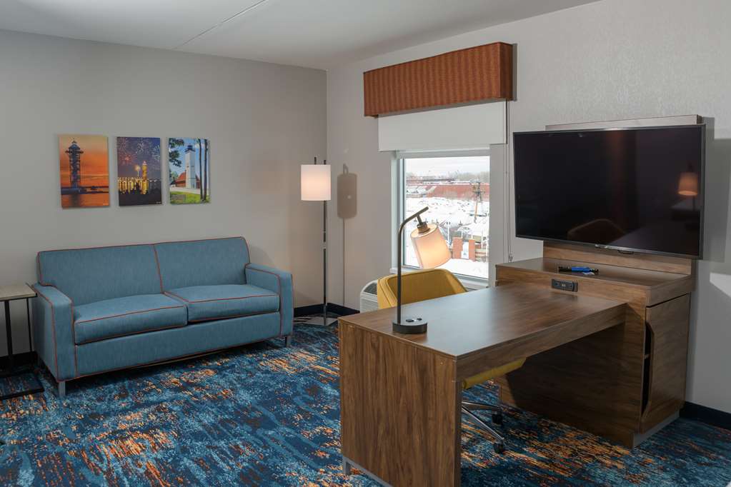 Фото Hampton Inn & Suites Erie Bayfront