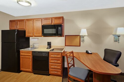 Гостиница Candlewood Suites Milwaukee Airport, an Ihg Hotel в Ок Крике
