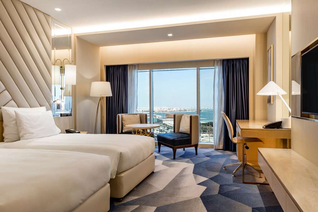 Фото The Diplomat Radisson Blu Hotel, Residence & SPA