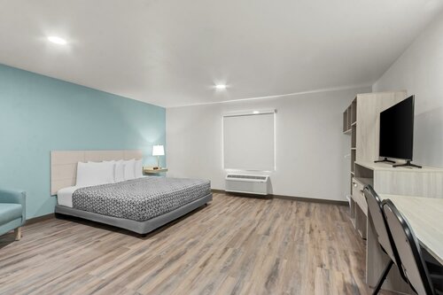 Гостиница Woodspring Suites Corona в Короне
