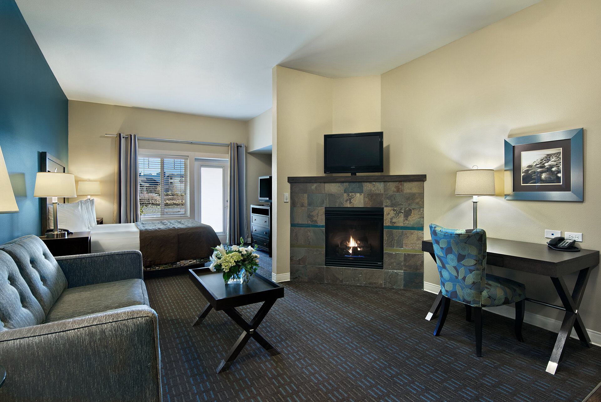 Фото Oxford Suites Silverdale