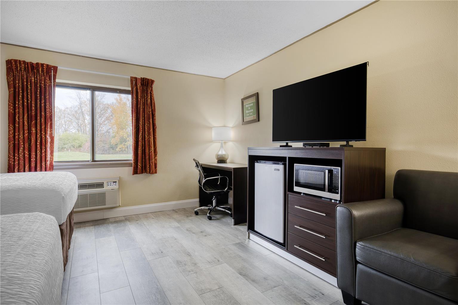 Фото Econo Lodge Massena Hwy 37