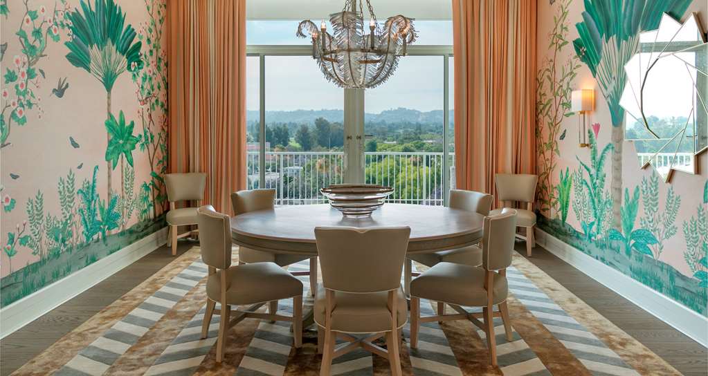 Фото The Beverly Hilton