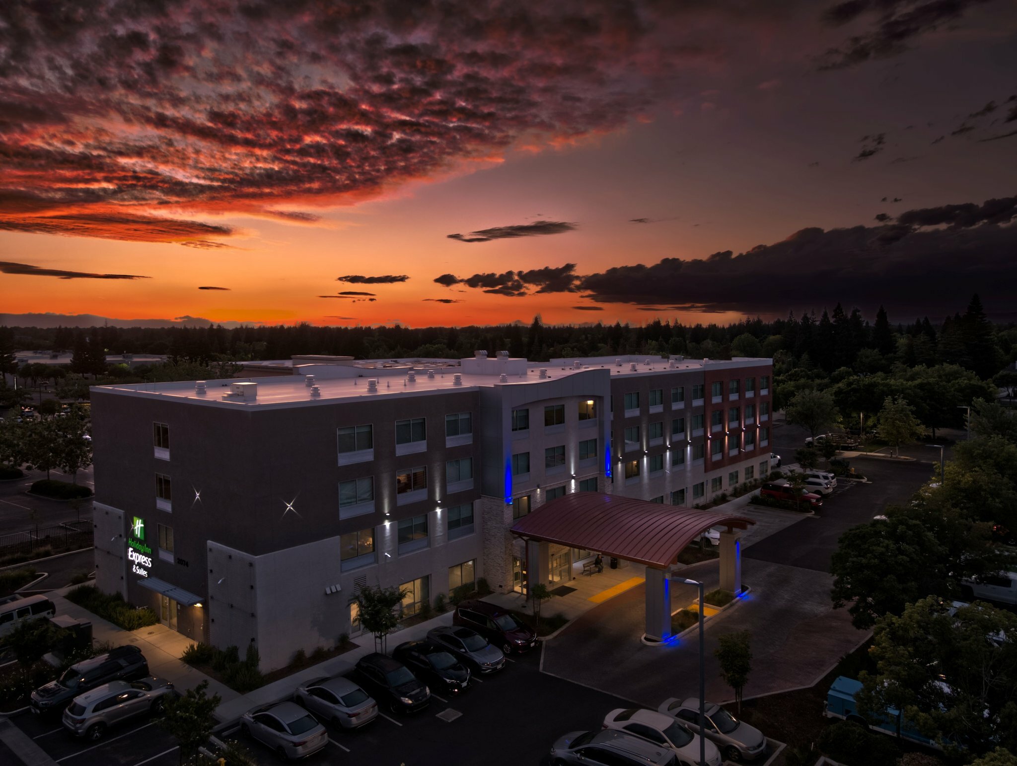 Фото Holiday Inn Express and Suites Chico