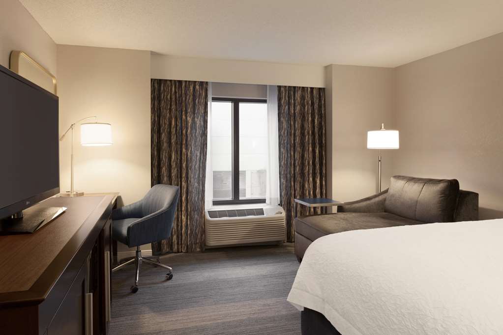 Фото Hampton Inn & Suites Nashville Downtown