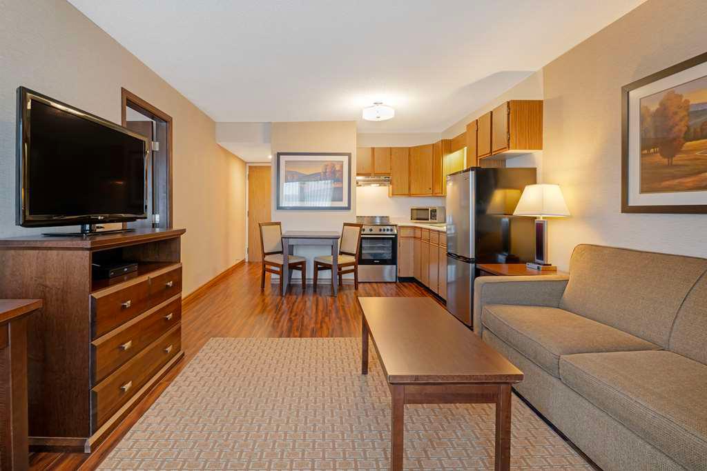 Фото Best Western Plus Emerald Isle Hotel