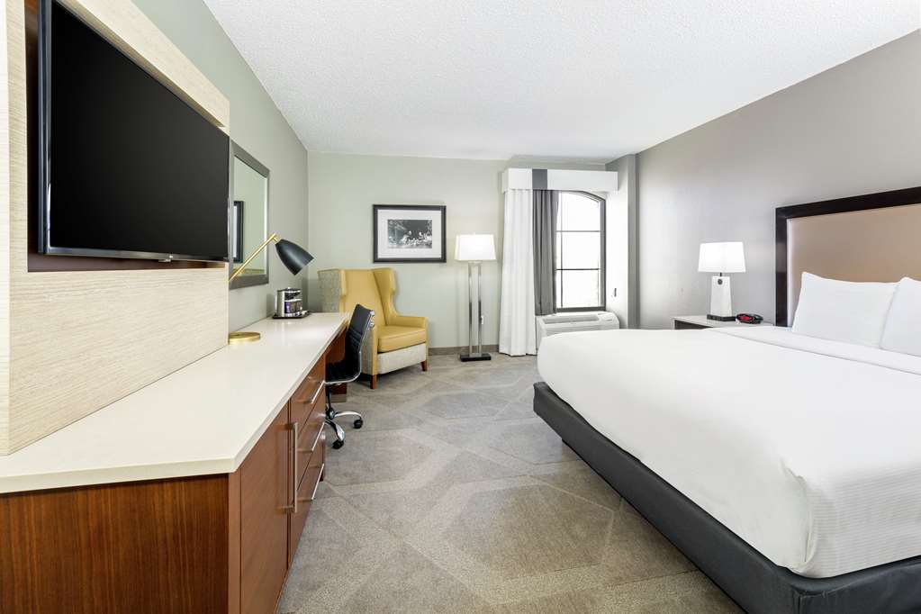 Фото DoubleTree by Hilton Austin - University Area