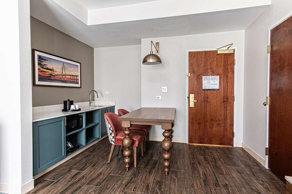 Фото Hampton Inn & Suites Charleston/West Ashley