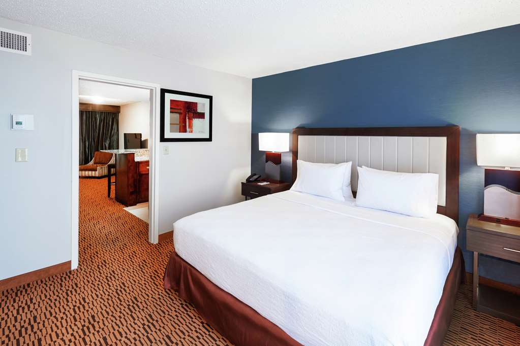 Фото Embassy Suites Hotel Dallas Market Center