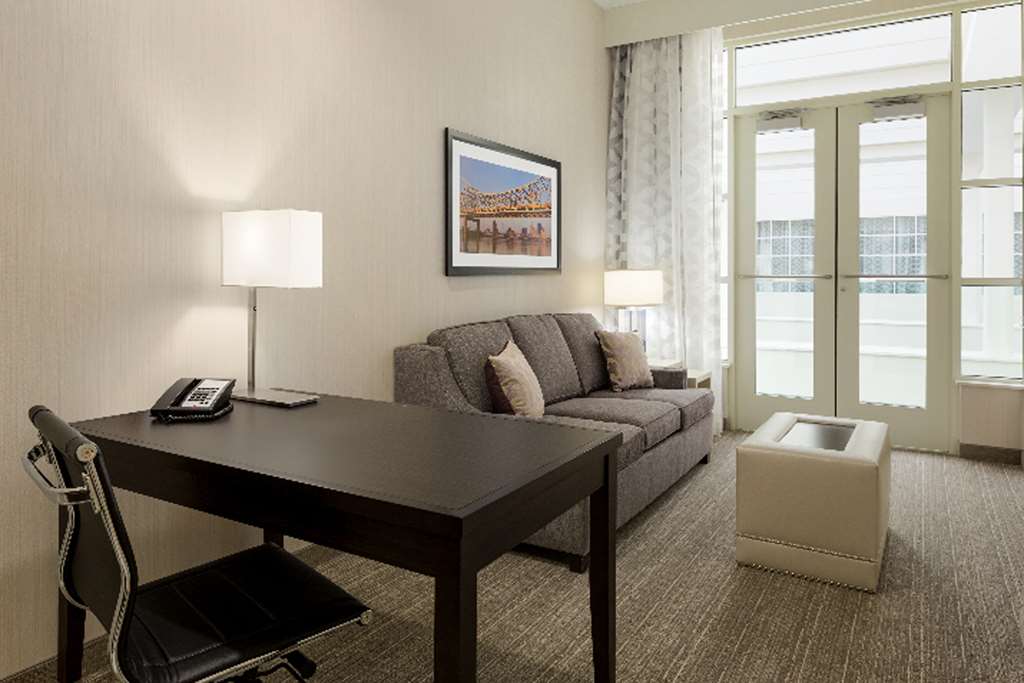 Фото Embassy Suites Louisville Downtown