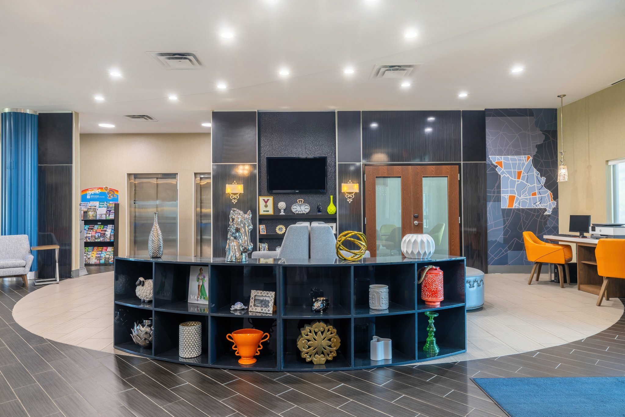 Фото Holiday Inn Express and Suites Kansas City Airport, an Ihg Hotel