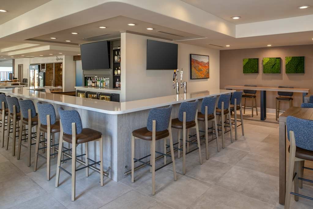 Фото Hilton Garden Inn Fontana