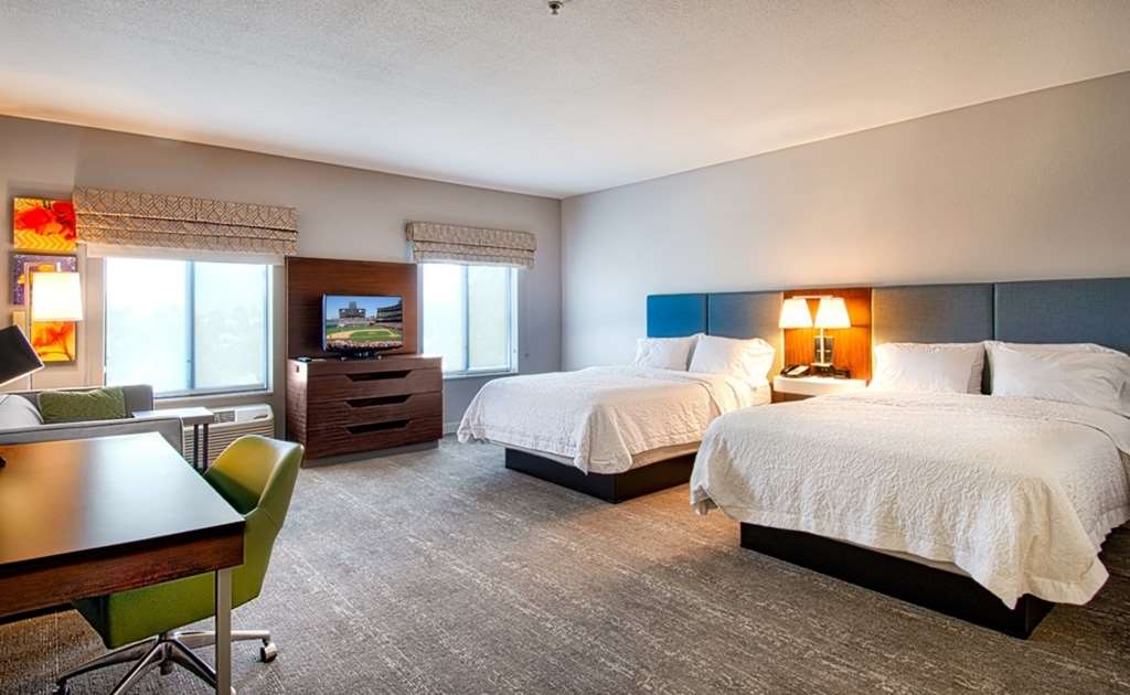 Фото Hampton Inn And Suites Hemet
