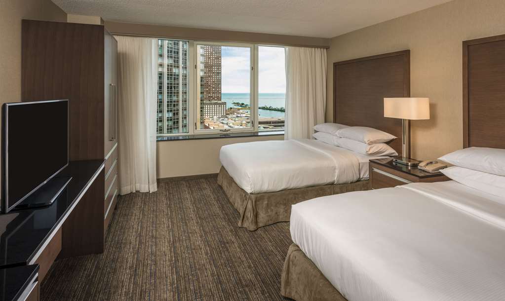 Фото Embassy Suites by Hilton Chicago Downtown Magnificent Mile