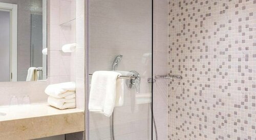 Гостиница Отель Golden Tulip The Diplomat в Бенине