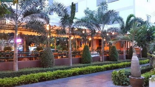 Гостиница Zaza Hotel Samut Prakan в Бангкоке