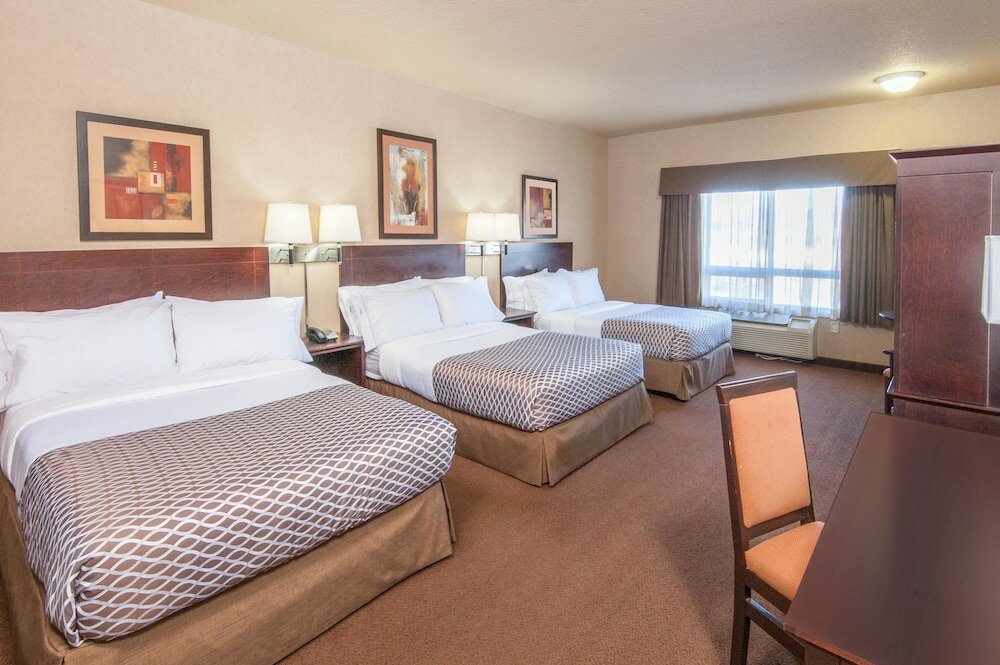 Фото Ramada by Wyndham Drumheller Hotel & Suites