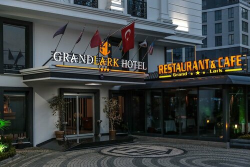 Гостиница Grand Lark в Картале