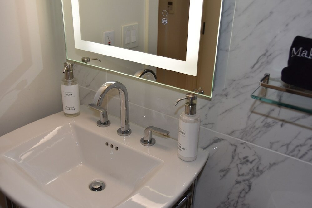Фото Franciscan Inn & Suites