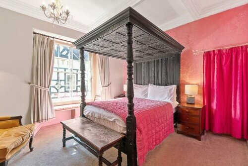 Гостиница The Ancient Gatehouse Hotel в Уэлсе